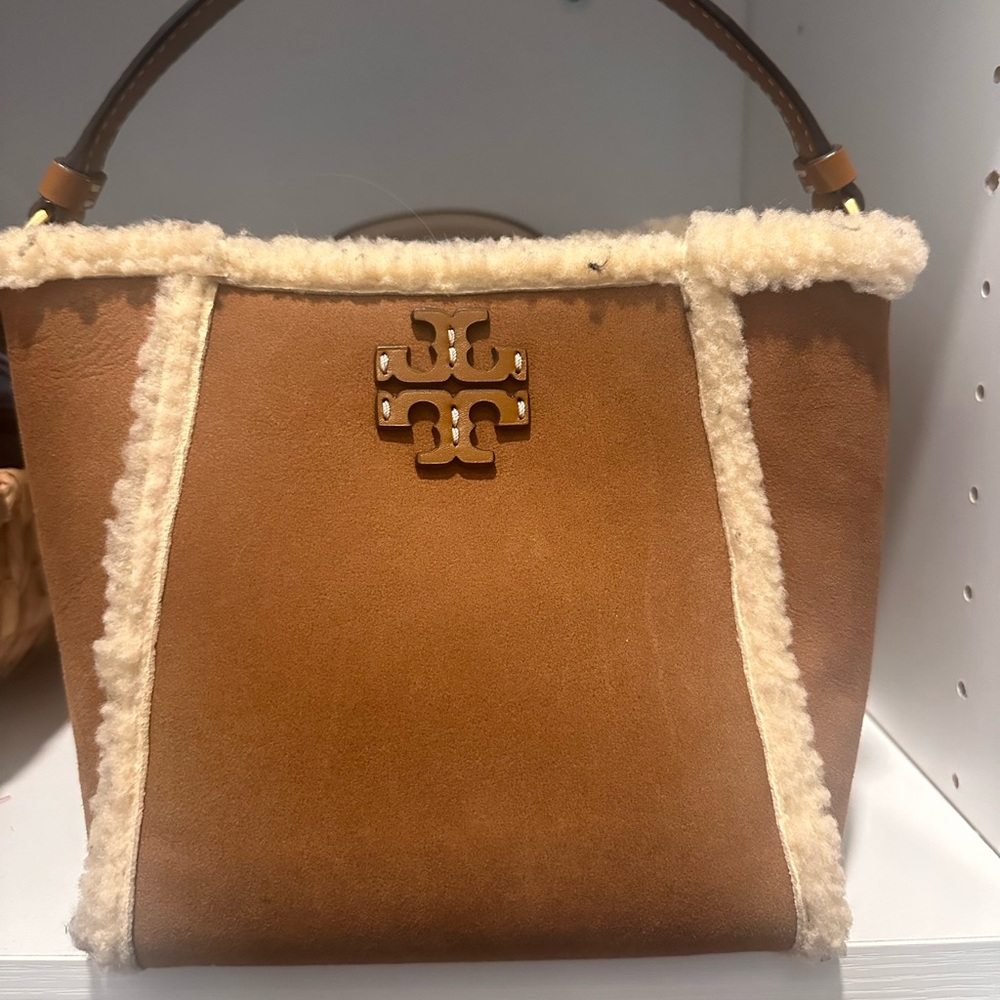 Authentic Tory Burch McGraw shearing bucket tote